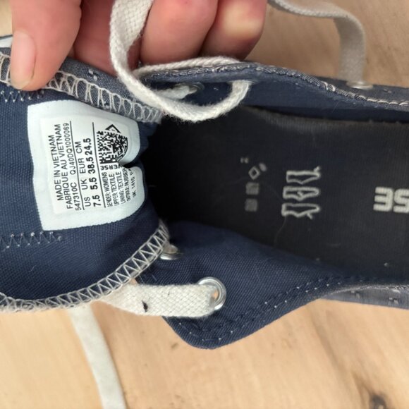 Sz 7.5 Converse All Star Sneakers - Picture 5 of 5